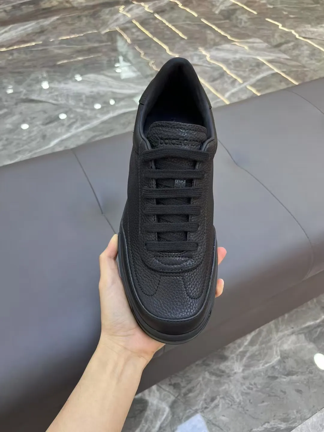 Men's shoes 💰460 [New style] 🐝🐝⚠️[DG] ⚠️High grade, top craftsmanship ⚠️Men's casual style, regular size 39 to 44 (45 can be customized ⚠️D &G Fashionable and casual style, unique design style! Fully original single-layer calfskin hollow design, inner calfskin latex back foot! Exclusive for summer! Original TPU outsole! Look at the details of the quality, and it can stand up to all kinds of tests!